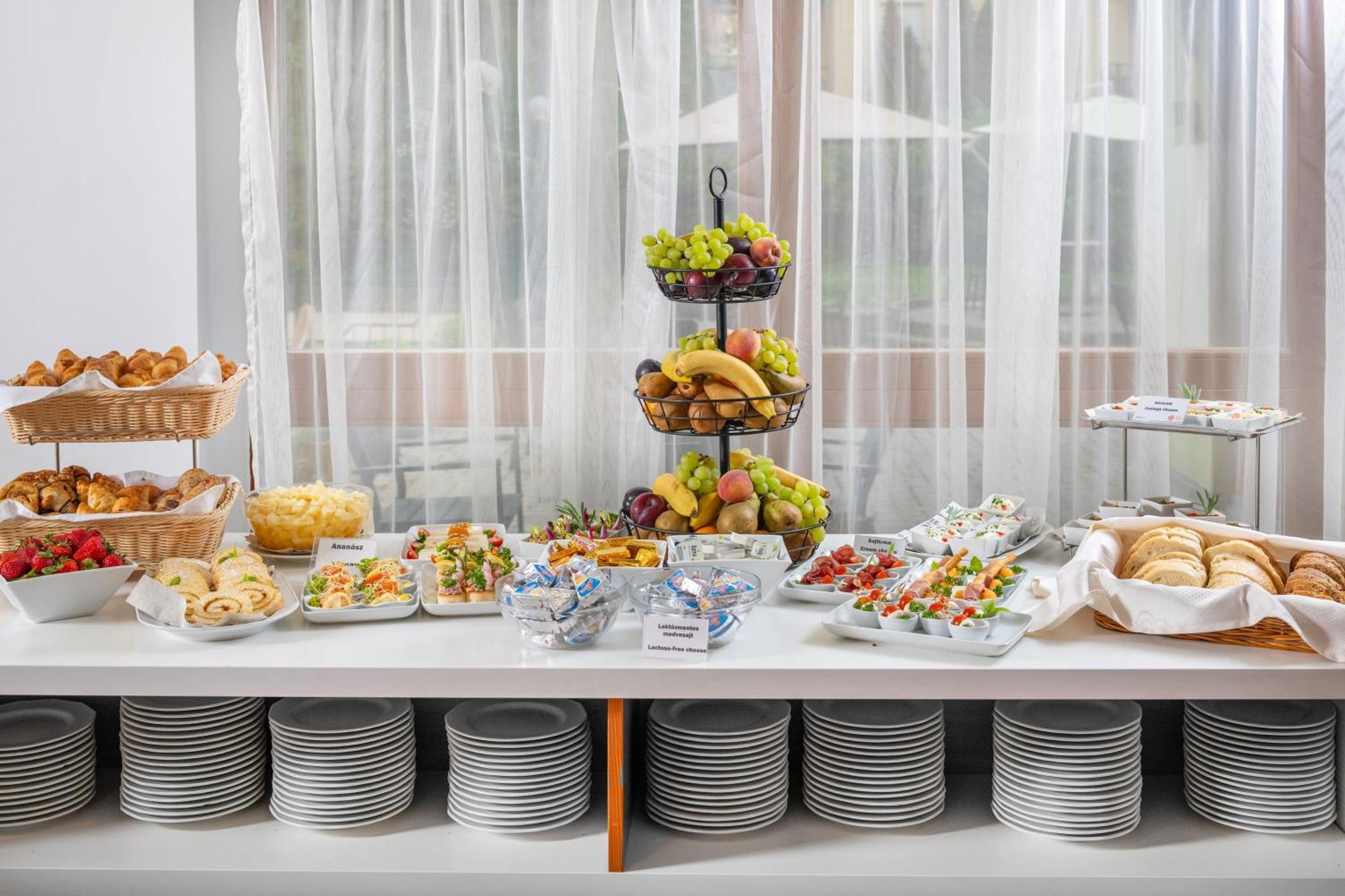 Corvin Hotel Budapest Residence ภายนอก รูปภาพ
