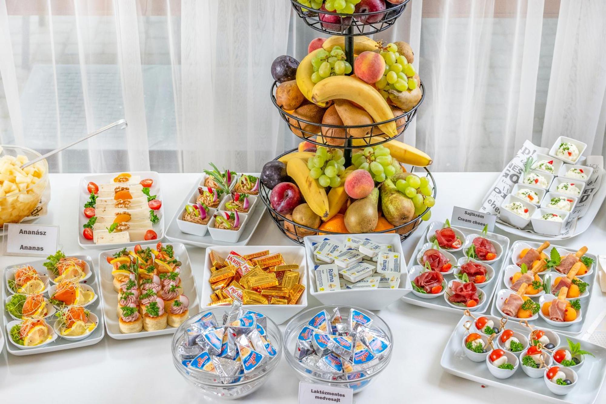Corvin Hotel Budapest Residence ภายนอก รูปภาพ