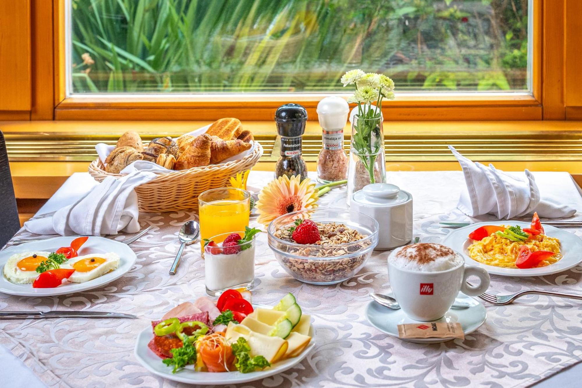Corvin Hotel Budapest Residence ภายนอก รูปภาพ